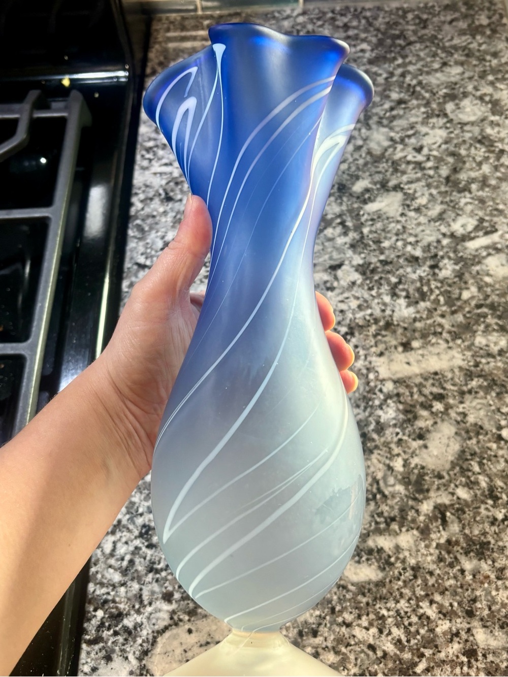Mid-century Murano hand blown blue & white ruffle top vase - Picture 9 of 12